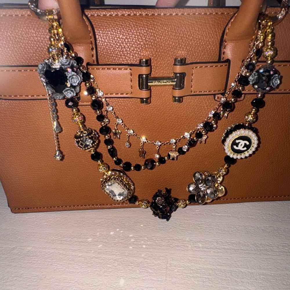 Elegant Black and Gold Women's bag chain